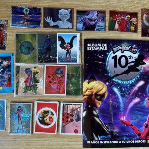 Álbum Miraculous + set de estampas a pegar